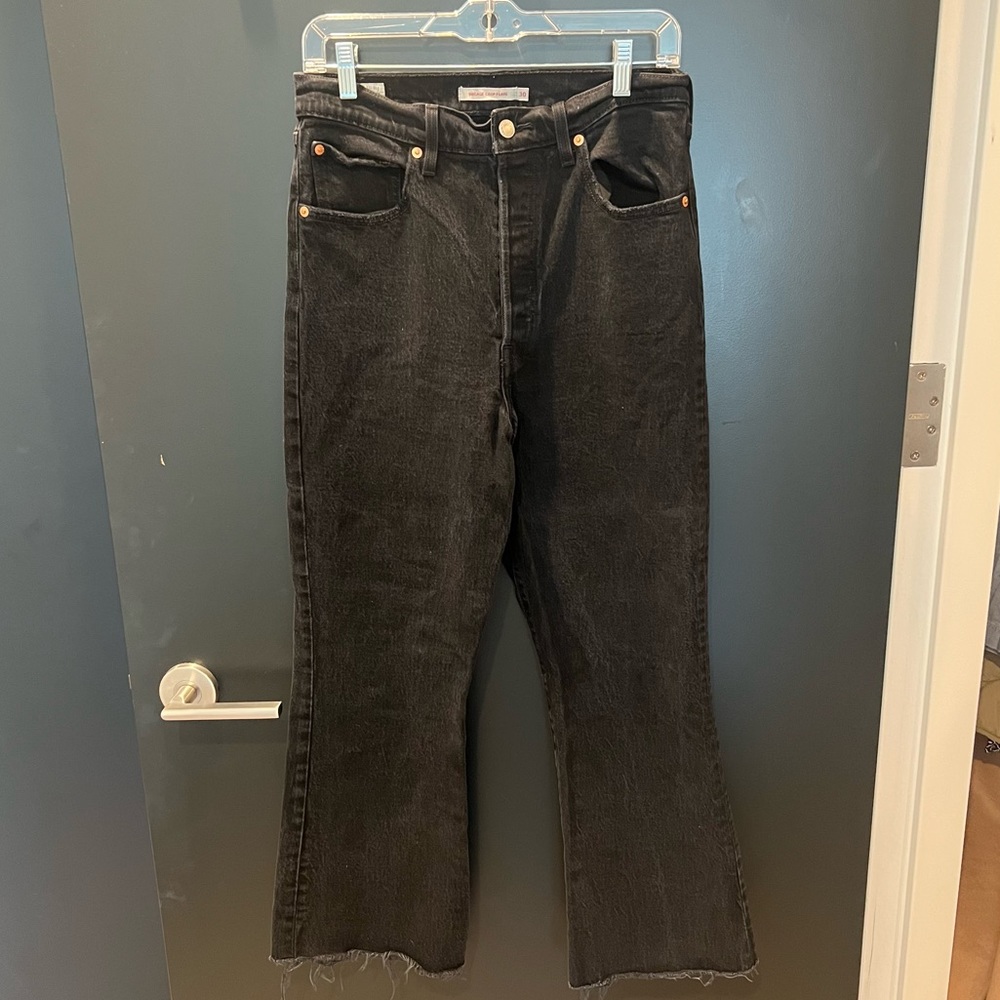 Great Condition Levi’s Ribcage Crop Flare in Black Size 30